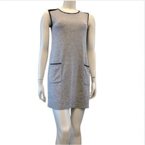 LA CLASSE COUTURE grey and black sleeveless casual pocket dress. Relaxed fit.
